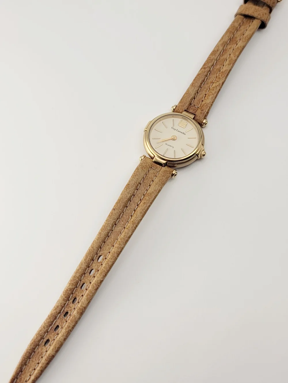 Vintage Guy Laroche Women's Watch 113211 115-2079 Gold Tone Quartz